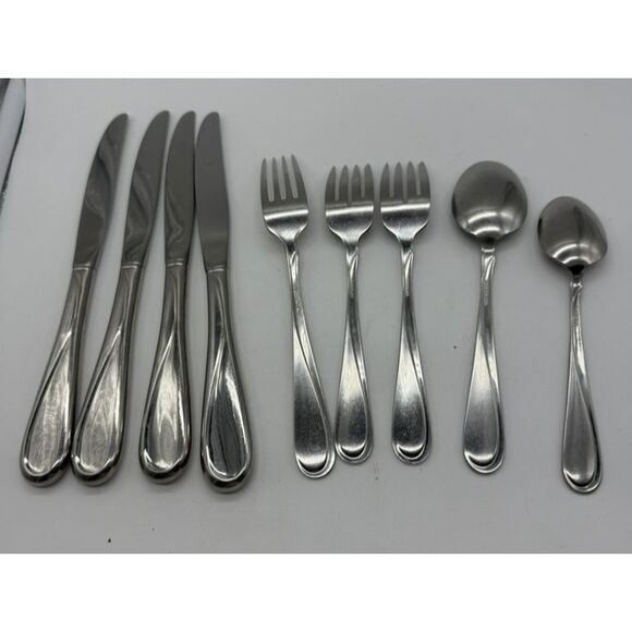 Vintage Oneida USA Stainless Flatware Set Forks Knives Spoons Silverware Utensil - Picture 2 of 5